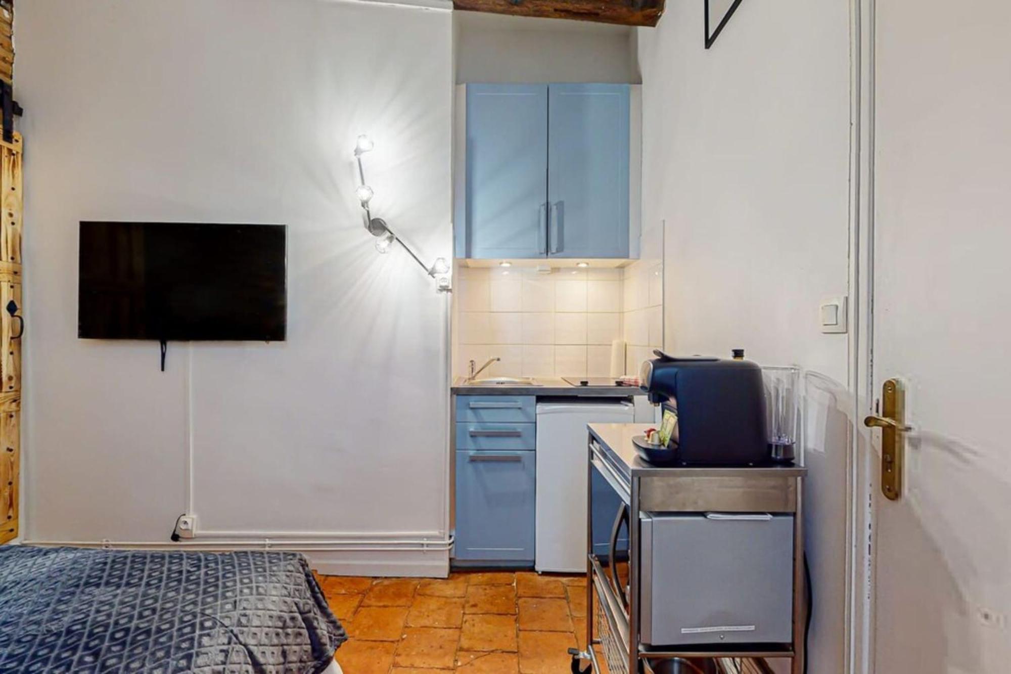 Em 9 - Hypercentremetro Carmes A 5 Min Apartment